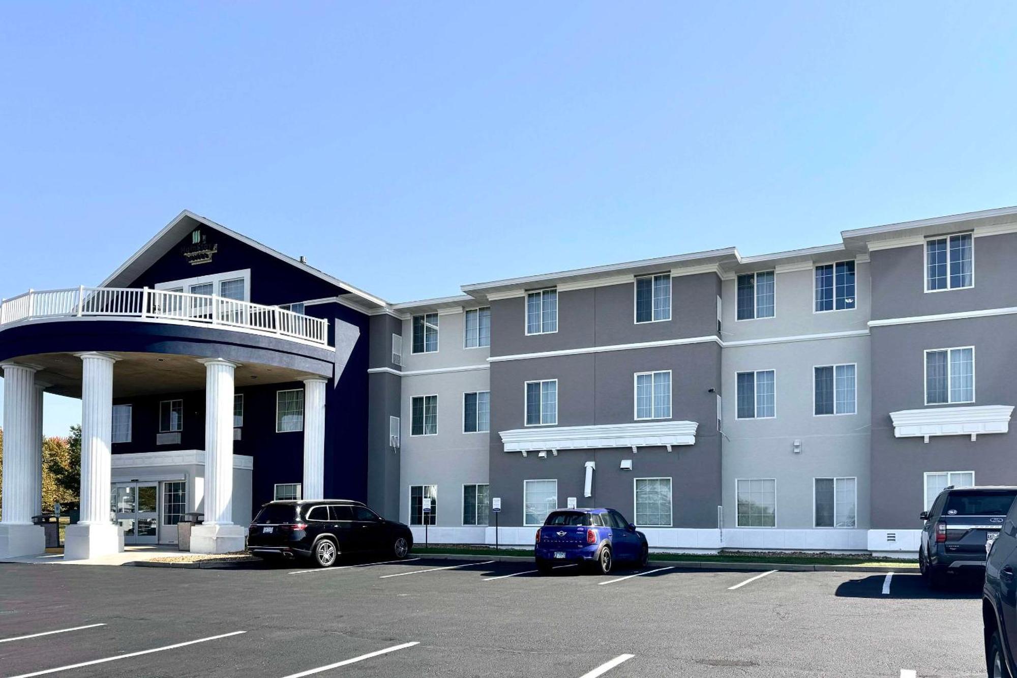 Mainstay Suites Madison Airport Exterior photo