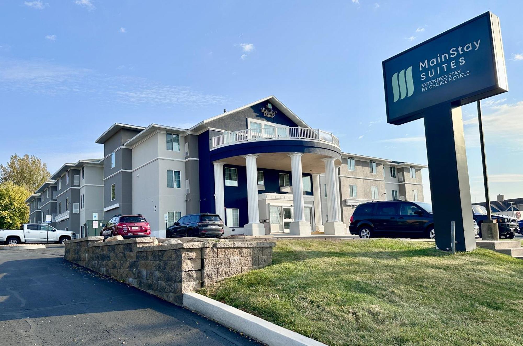 Mainstay Suites Madison Airport Exterior photo